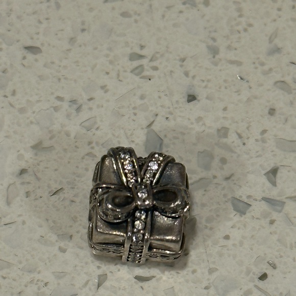 Authentic Pandora Charm Bracelet with 6 charms - Picture 5 of 8